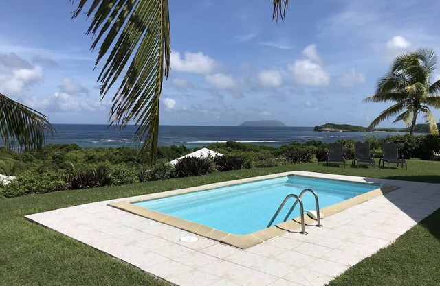 Beautiful sea view villa with private pool and direct access to the beach