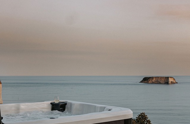 Beautiful seaside Bach with stunning views.Relax in the spa and soak in the view