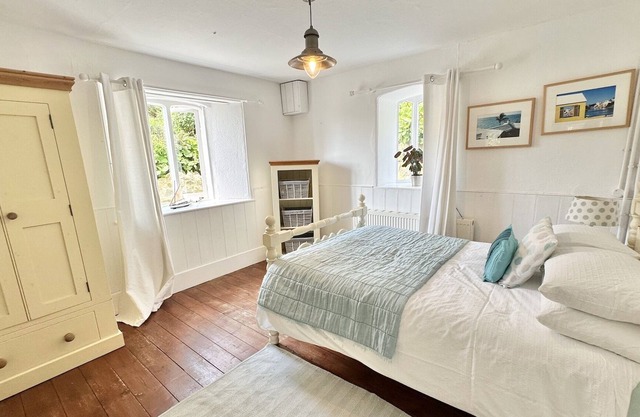 Beautiful seaside cottage just 2 minutes from Monks Bay and the coastal trails