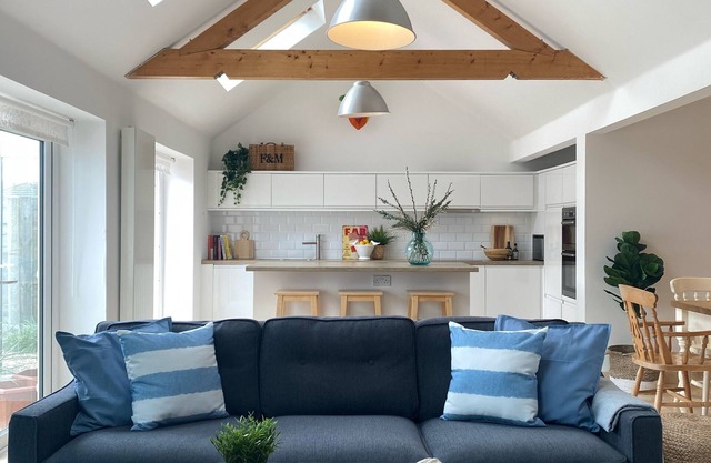 Beautiful Seaside Cottage 1 minute from the beach - The Tides