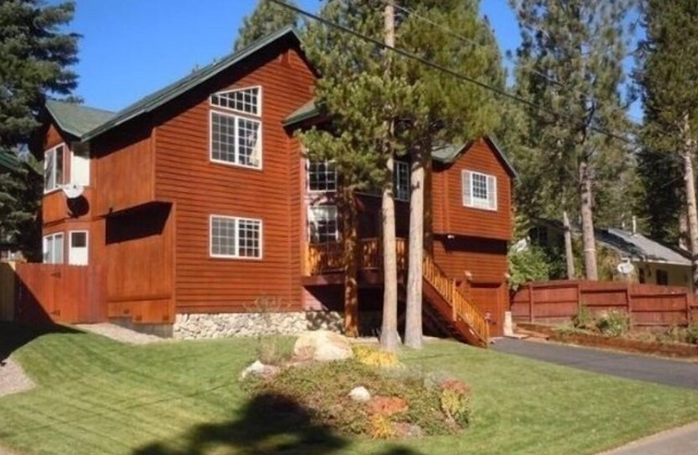 Beautiful secluded mountain retreat fully furnished with hot tub, pool table
