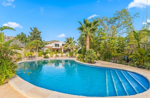 BEAUTIFUL SECLUDED 4 BED VILLA, XL POOL, PERFECT PARADISE ALICANTE