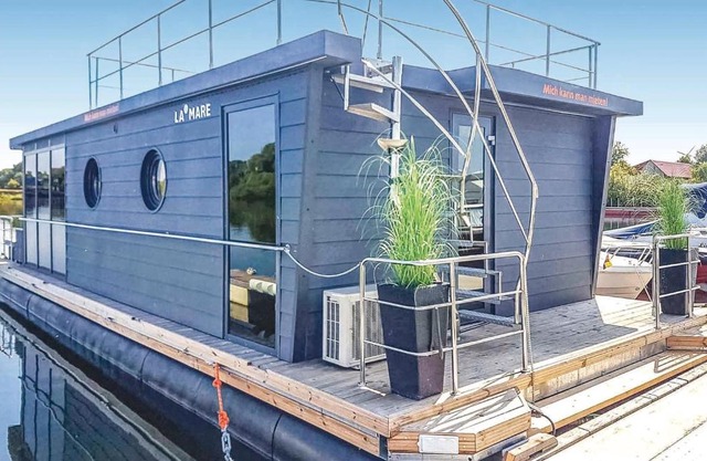 Beautiful ship-boat in Gteborg with 2 Bedrooms and WiFi