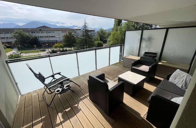 Beautiful Spacious apartment with mountain view