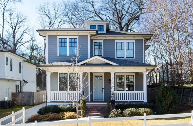 Beautiful Spacious Downtown Home Sleeps Up to 20