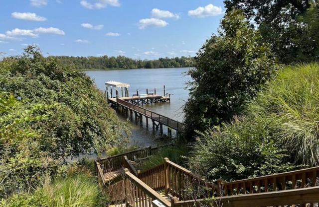 Beautiful Spacious home on James River, dock/lift