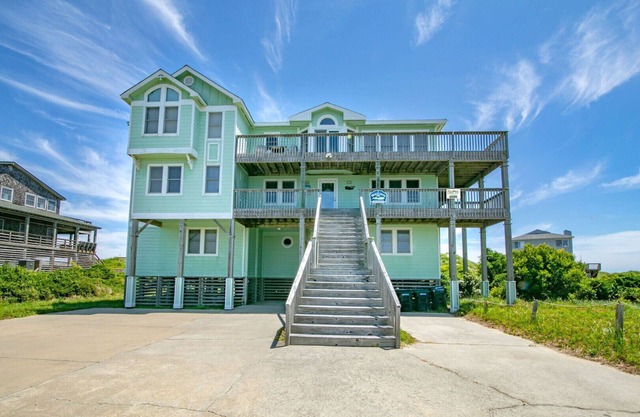 Beautiful & Spacious Oceanfront Nags Head Home