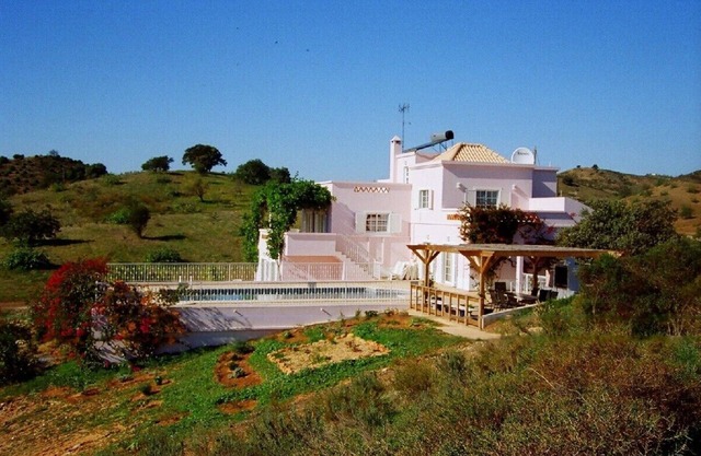 Beautiful, spacious villa with solar pool & games room