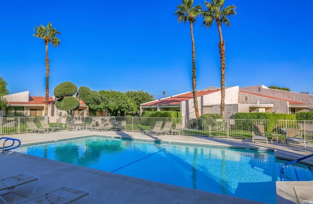 Beautiful & Spacious, Palm Springs Country Club, Pool, Great Location