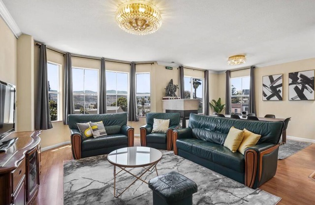Beautiful Spacious House 2BR/4BR in Silver Terrace