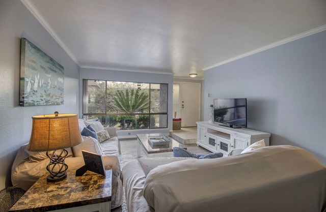 Beautiful spacious 2 Bed, 2&1/2 Bath condo with AC. Sleeps 6