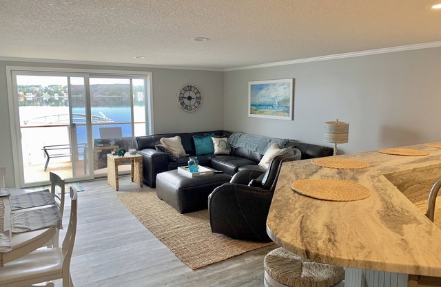 Beautiful, Spacious, Year round, Lakefront Condo.