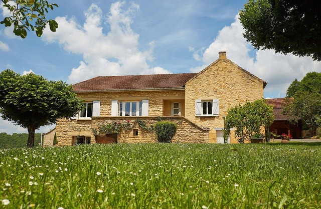 Beautiful stone house with large spaces and your dream holiday in Beynac