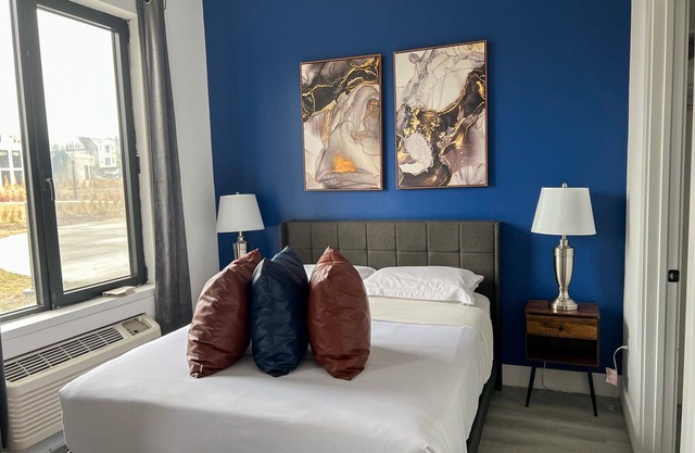 Beautiful Studio Near Airport 7503
