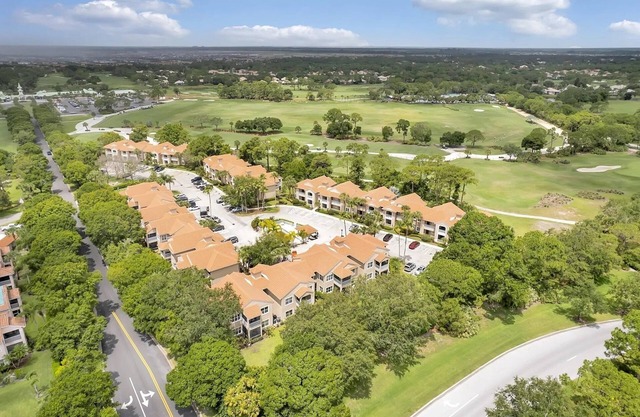 Beautiful Studio Condo in the PGA Village, walking distance to the PGA Golf Club