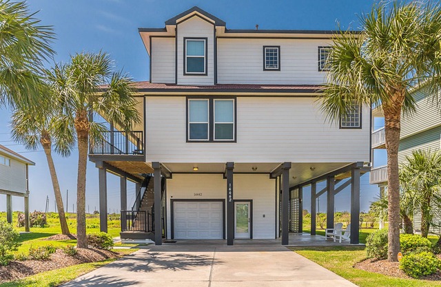 Beautiful, Sunny Home with Ocean Views, High-Speed WiFi, Central AC