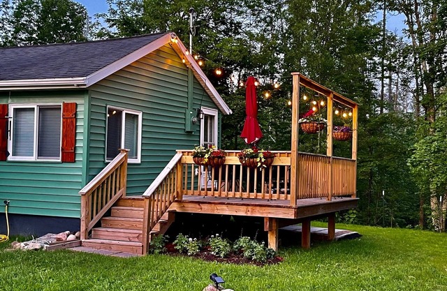 Beautiful sunsets, water access, close to trails, Wi-Fi, sml dogs