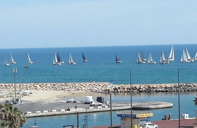 Beautiful T2 facing sea, port and beach in Canet furnished to nine apartment redone total