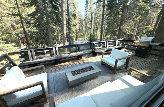 Beautiful Tahoe Cabin: Lakes, Rivers & Trails