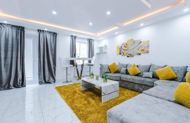 Beautiful Three Bed House In Manchester