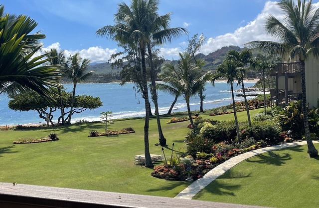 Beautiful Top Floor - GREAT Ocean View - sleeps 3 - Renovated