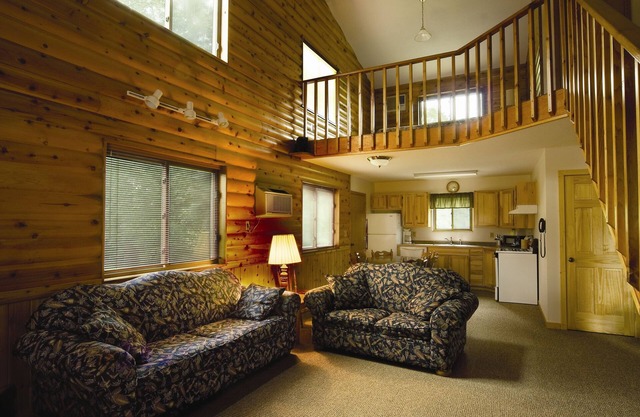 Beautiful Town Home style Cabin Rental on The Thanes River Near Lake Mille Lacs