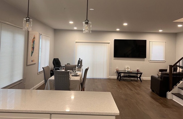 Beautiful Townhouse 30 minutes from midtown NYC!
