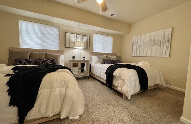 Beautiful Townhouse 5 minutes from UNR, Midtown and the Truckee River!