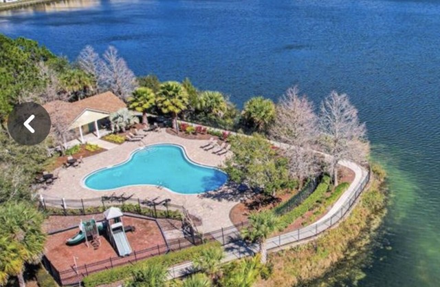 Beautiful townhouse awaits you. Pet friendly!