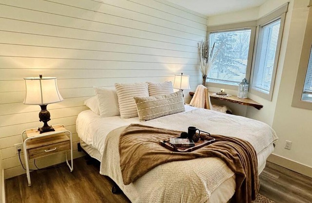 Beautiful tranquil centrally located condo