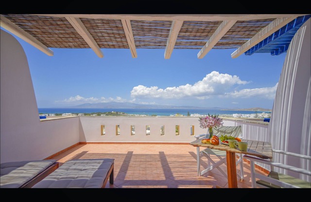 Beautiful Tranquil Naxos House with Stunning Views, 400m to Agia Anna Beach.