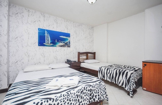 Beautiful triple room with air, wifi and hot water in laureles stadium medellin