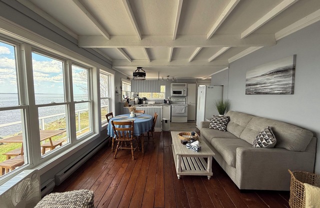 Beautiful two-bedroom waterfront cottage. Unbelievable Sunsets.