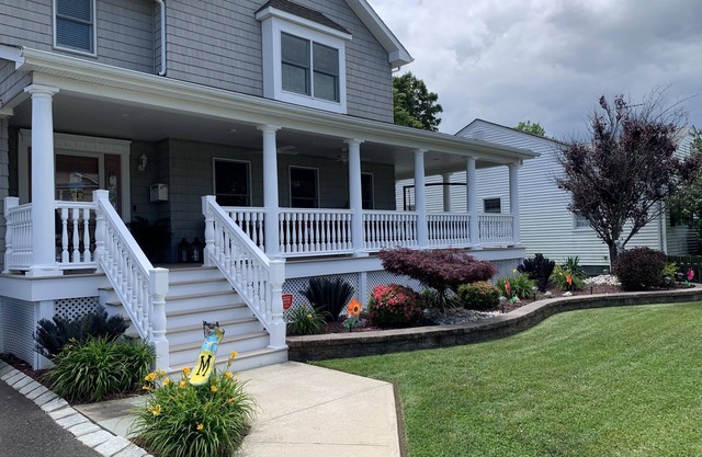 Beautiful 4 Bedroom Beach House 2 blocks from beach for Couples/Families