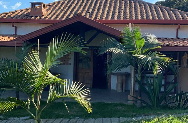 Beautiful vacation/country home with Jacuzzi Birdwatchers paradise. Stargazing