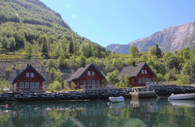Beautiful vacation home on the fjord in Norway - motorboat 20 + 25 hp can be rented separately.