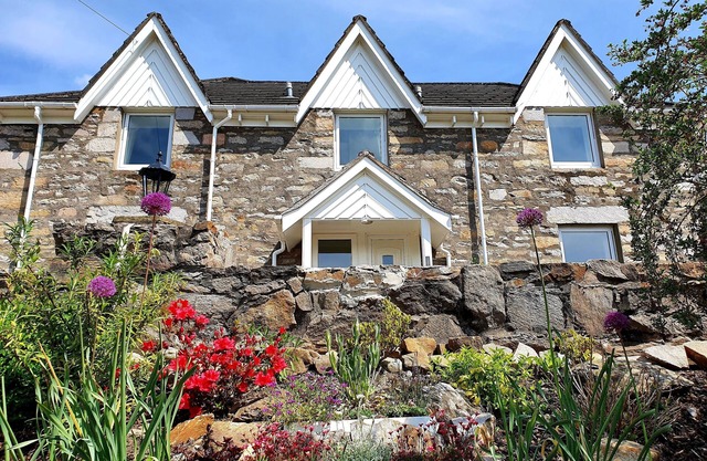 Beautiful views, walking distance to town