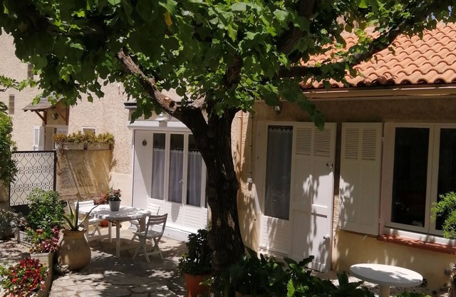 BEAUTIFUL VILLA T4, 60m2 with GARDEN 150m from the BEACH
