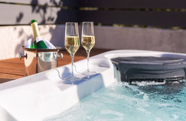 Beautiful villa for 5 people with A/C, hot tub, WIFI, TV and terrace