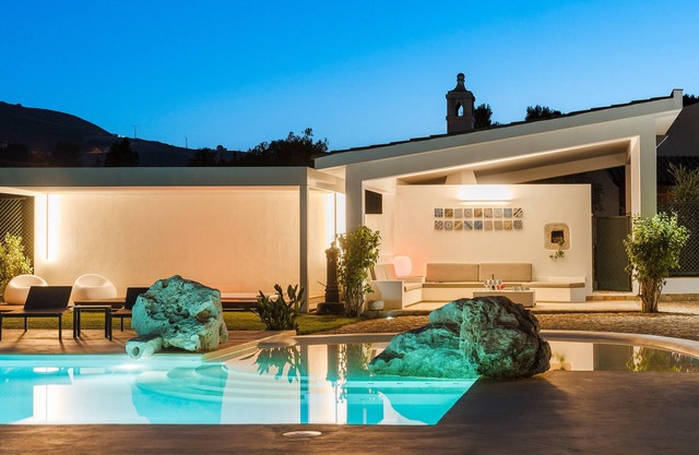 Beautiful villa with pool and Jacuzzi, 16 people