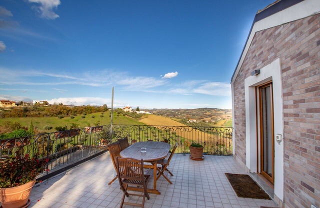 Beautiful villa for 6 guests with WIFI, A/C and terrace