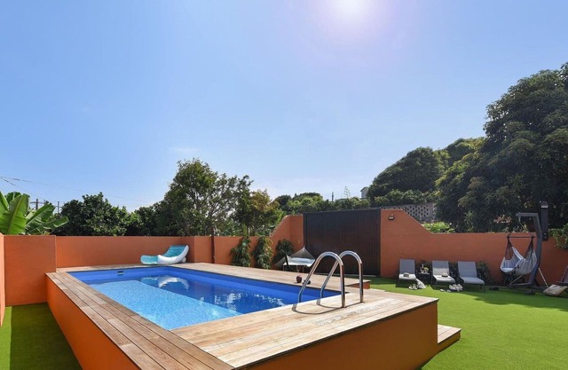 Beautiful villa for 10 guests with WIFI, pool, TV and patio