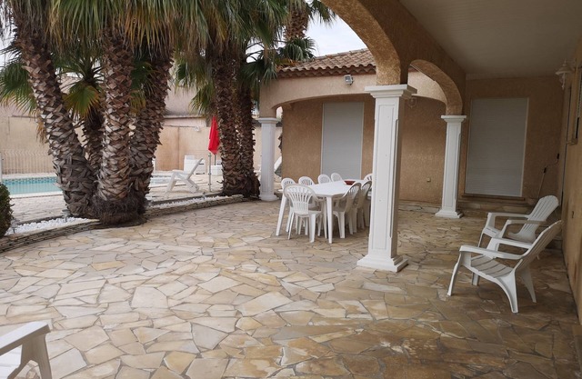 Beautiful villa for 10 people