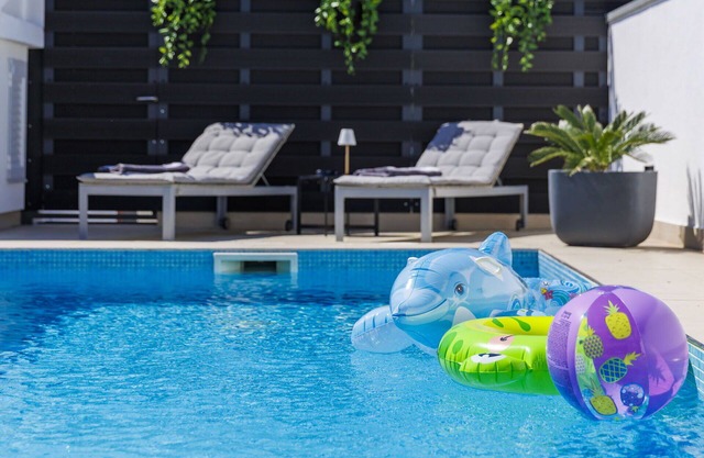 Beautiful villa for 6 guests with WIFI, A/C, private pool, TV, terrace and panoramic view