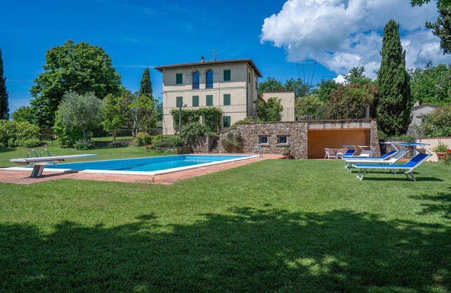 Beautiful villa for 8 guests with WIFI, private pool, TV and pets allowed
