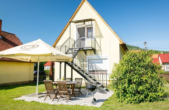Beautiful villa for 4 guests with A/C, WIFI, TV, balcony and parking