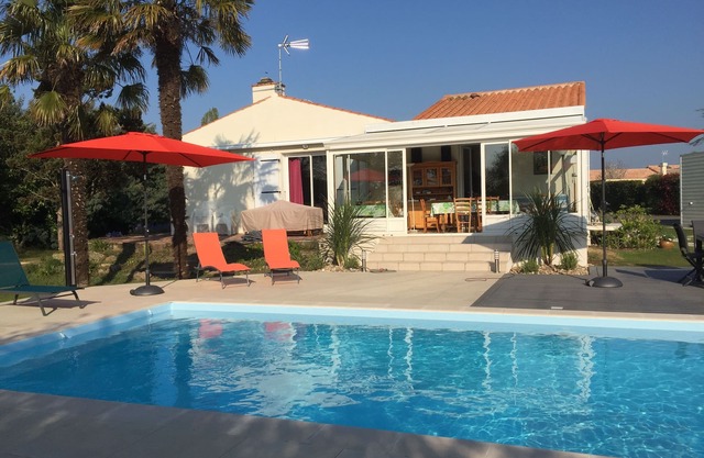 Beautiful villa 10 pers. near S. d'Olonne, heated pool