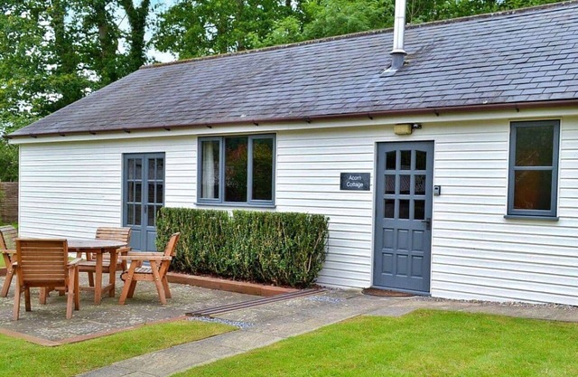 Beautiful villa for 4 people with WIFI, hot tub, pool