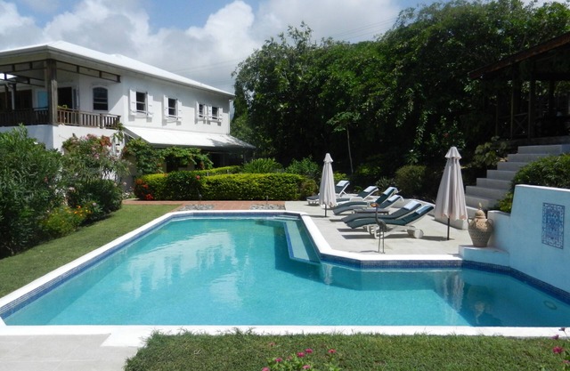 Beautiful villa, large pool & garden, ocean views.