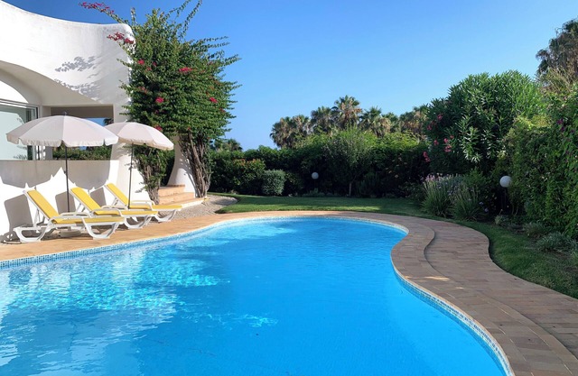 Beautiful villa, private pool, sea view, 5min from beach, AC, super fast Wifi